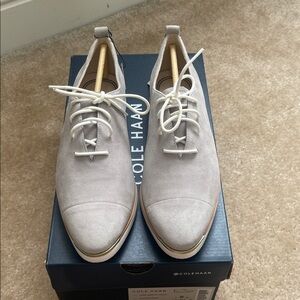 Cole Haan Women’s Light Gray Oxford Shoes. Water Resistant
